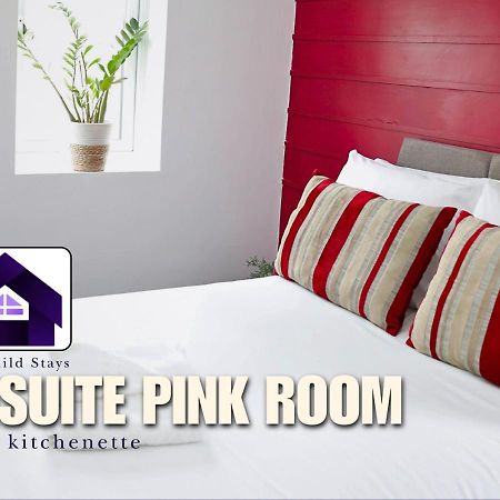 Pe2 Suites: Private Rooms with Kitchenettes for Flexible Stays Peterborough Exterior photo