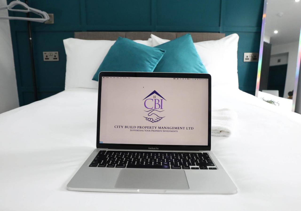 Pe2 Suites: Private Rooms with Kitchenettes for Flexible Stays Peterborough Exterior photo
