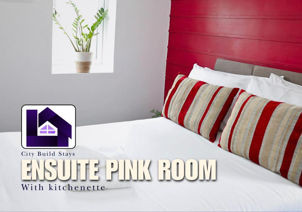 Pe2 Suites: Private Rooms with Kitchenettes for Flexible Stays Peterborough Exterior photo