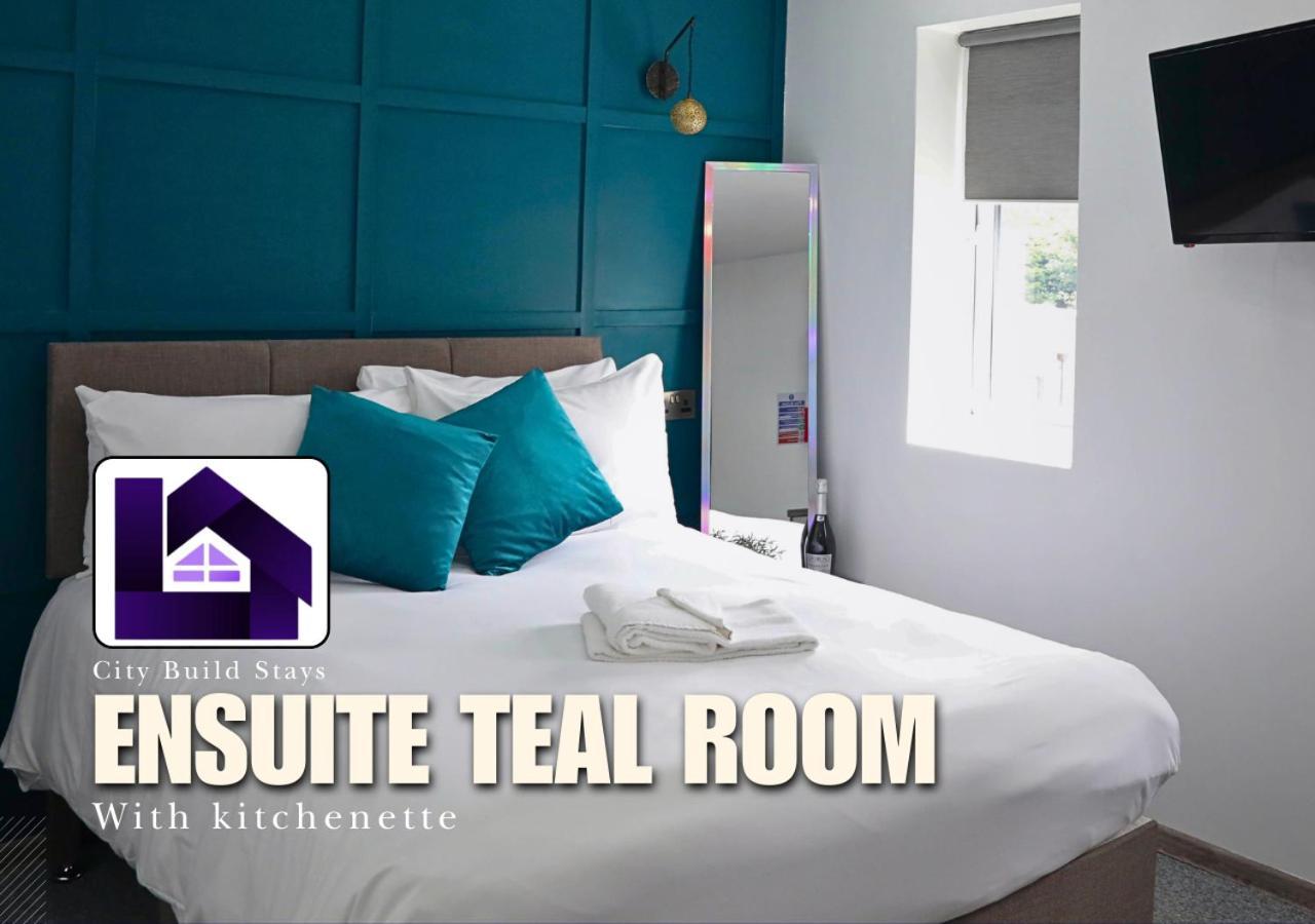 Pe2 Suites: Private Rooms with Kitchenettes for Flexible Stays Peterborough Exterior photo