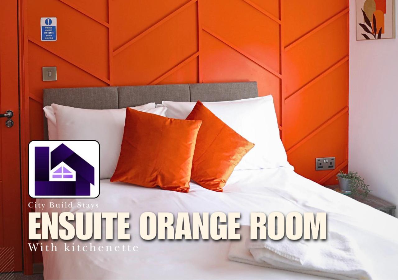 Pe2 Suites: Private Rooms with Kitchenettes for Flexible Stays Peterborough Exterior photo
